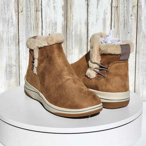 Clarks Shoes - NEW - Clarks Women's Breeze Faux Fur Booties - Size 5 M - Dark Tan/ Brown